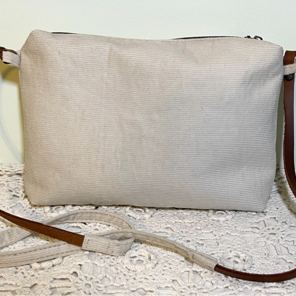 Slouchy Ivory Cream Corduroy Hobo Handbag - Picture 5 of 9